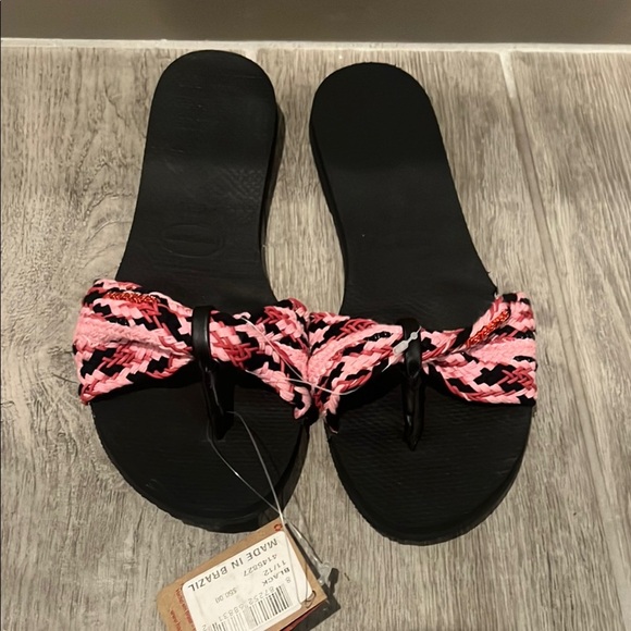 Havaianas Pink and Black Sandals with Minimalist Design size 11/12 - Picture 1 of 6